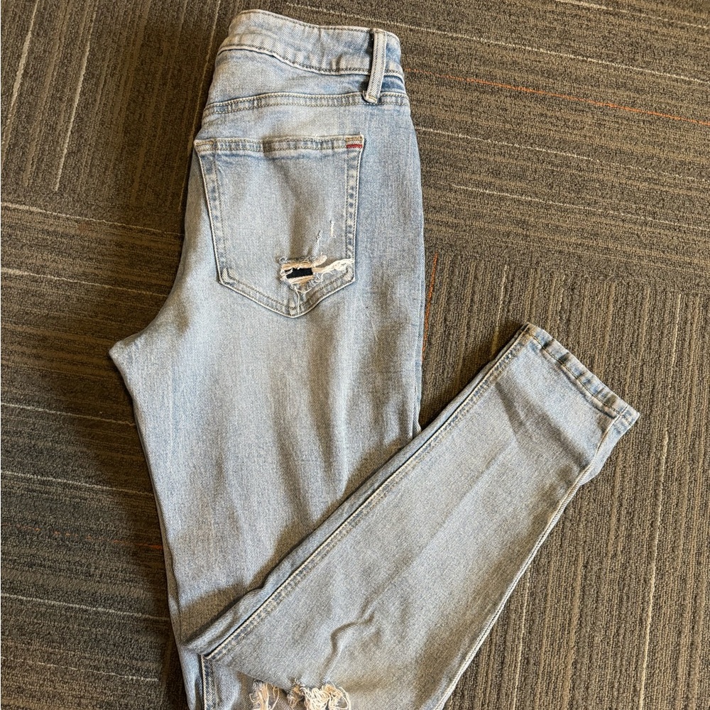 Women’s jeans. Ripped straight leg.